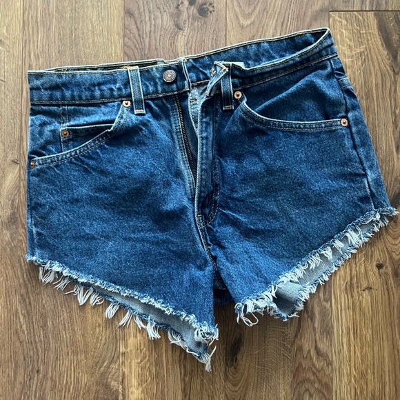 Levi Strauss Vintage medium wash cut-off denim short shorts - Picture 6 of 6